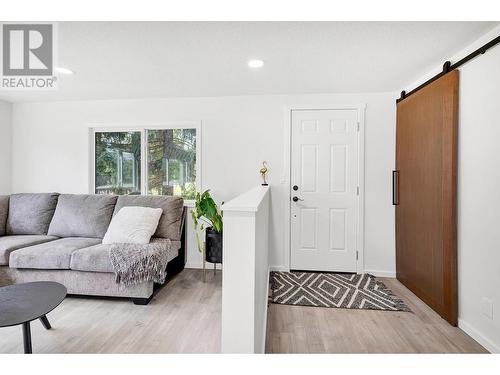 317 Archibald Road, Clearwater, BC - Indoor Photo Showing Living Room