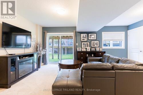 LOWER WALK-OUT: Fam Room, Full Bath, Sep Entrance - 48 - 2235 Blackwater Road, London, ON - Indoor Photo Showing Living Room