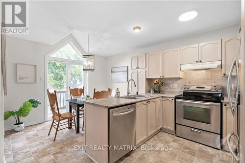 288 Stiver Street, Russell, ON - Indoor Photo Showing Kitchen