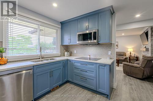 121 Evelyn Street, Brant, ON - Indoor Photo Showing Kitchen With Double Sink With Upgraded Kitchen