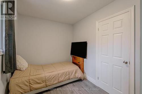 121 Evelyn Street, Brant, ON - Indoor Photo Showing Bedroom