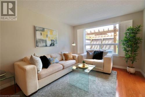 479 Citadel Court, Waterloo, ON - Indoor Photo Showing Living Room