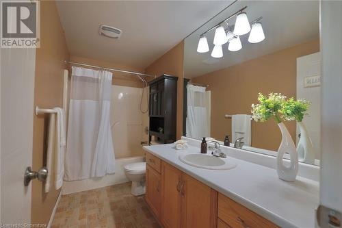 479 Citadel Court, Waterloo, ON - Indoor Photo Showing Bathroom