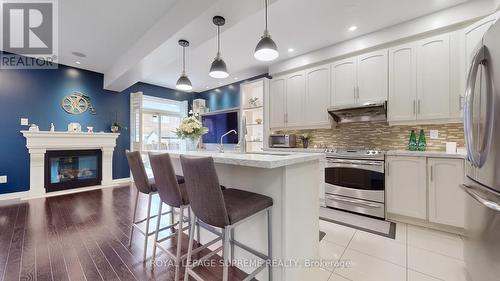 14 Kawana Road, Brampton, ON - Indoor Photo Showing Kitchen With Upgraded Kitchen