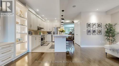 14 Kawana Road, Brampton, ON - Indoor Photo Showing Kitchen With Upgraded Kitchen