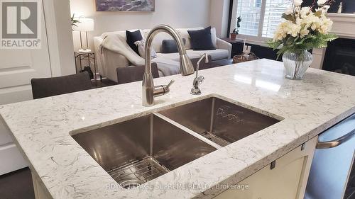 14 Kawana Road, Brampton, ON - Indoor Photo Showing Kitchen With Double Sink With Upgraded Kitchen