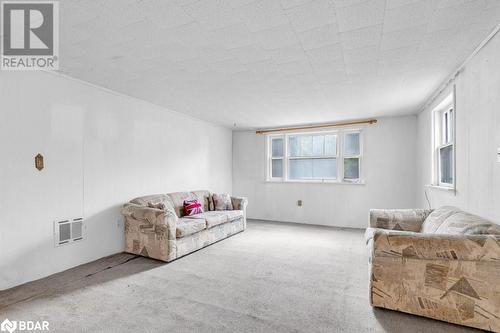 3787 Highway 37, Roslin, ON - Indoor Photo Showing Living Room