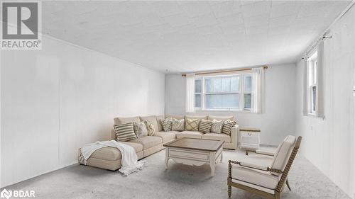 3787 Highway 37, Roslin, ON - Indoor Photo Showing Living Room