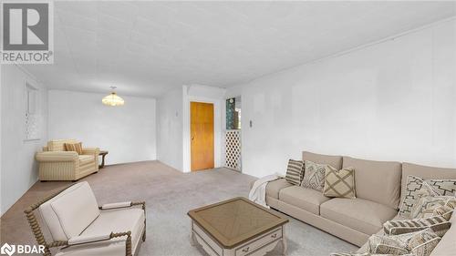 3787 Highway 37, Roslin, ON - Indoor Photo Showing Living Room