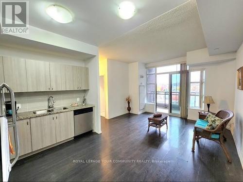 340 - 540 Bur Oak Avenue, Markham, ON - Indoor Photo Showing Kitchen