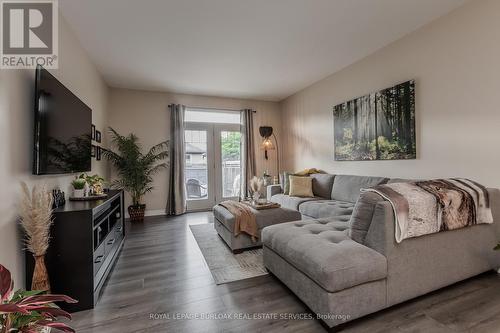 24 Manorwood Drive, West Lincoln, ON - Indoor Photo Showing Living Room