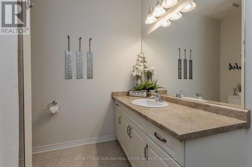 24 Manorwood Drive, West Lincoln, ON - Indoor Photo Showing Bathroom