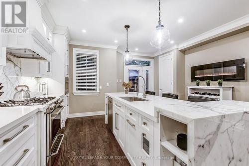 34 Washington Street, Markham, ON - Indoor Photo Showing Kitchen With Upgraded Kitchen