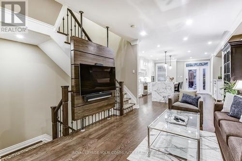 34 Washington Street, Markham, ON - Indoor Photo Showing Living Room