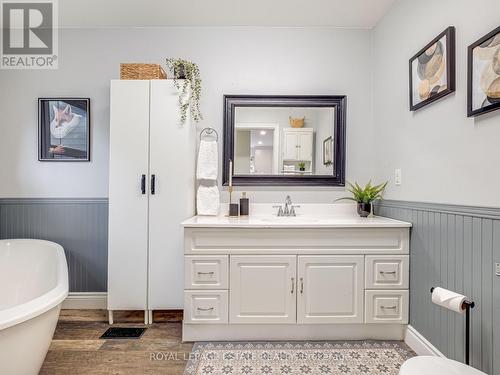 94 Meighen Avenue, Toronto, ON - Indoor Photo Showing Bathroom