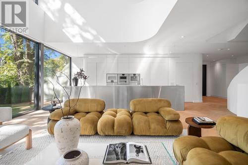 199 Balmoral Avenue, Toronto, ON - Indoor Photo Showing Living Room