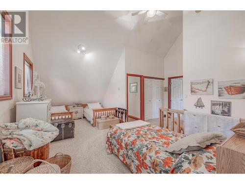 6823 Columbia Ridge  Drive, Fairmont Hot Springs, BC - Indoor Photo Showing Bedroom