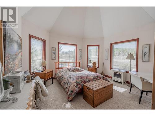 6823 Columbia Ridge  Drive, Fairmont Hot Springs, BC - Indoor Photo Showing Bedroom