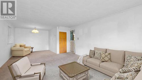 3787 Highway 37, Belleville, ON - Indoor Photo Showing Living Room