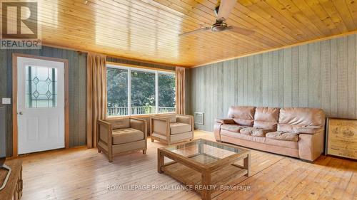 3787 Highway 37, Belleville, ON - Indoor Photo Showing Living Room