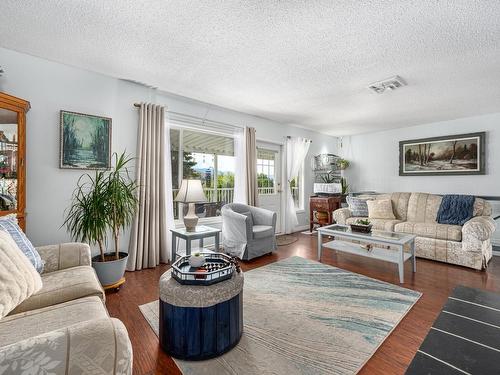 707 Elm Street, Ashcroft, BC - Indoor Photo Showing Living Room