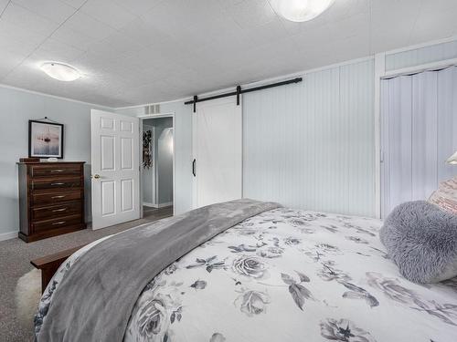 707 Elm Street, Ashcroft, BC - Indoor Photo Showing Bedroom