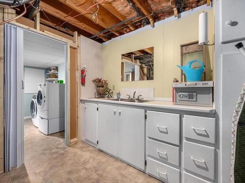 707 Elm Street, Ashcroft, BC - Indoor Photo Showing Laundry Room