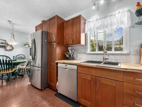 707 Elm Street, Ashcroft, BC - Indoor Photo Showing Kitchen With Double Sink