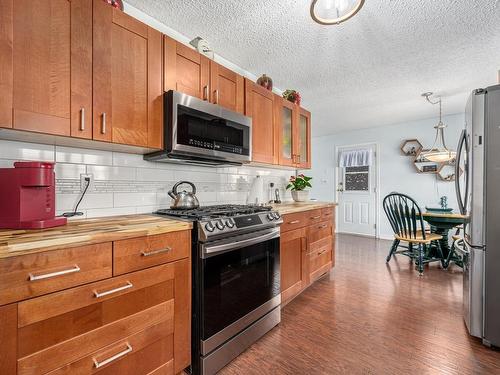 707 Elm Street, Ashcroft, BC - Indoor Photo Showing Kitchen