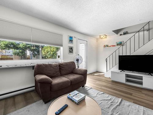 46-1697 Greenfield Ave, Kamloops, BC - Indoor Photo Showing Living Room