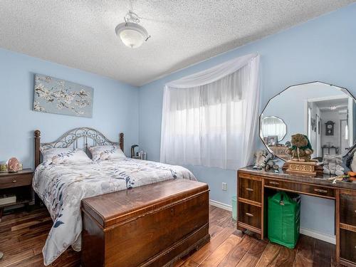 1322 Heustis Drive, Ashcroft, BC - Indoor Photo Showing Bedroom