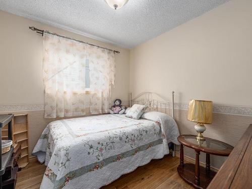 1322 Heustis Drive, Ashcroft, BC - Indoor Photo Showing Bedroom