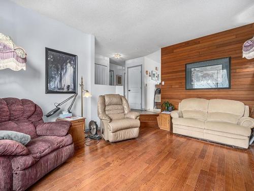 1322 Heustis Drive, Ashcroft, BC - Indoor Photo Showing Living Room