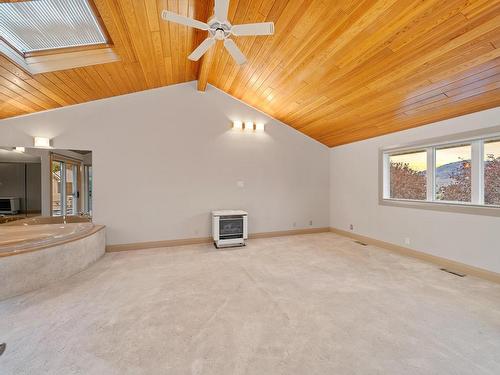 451 Greenstone Drive, Kamloops, BC - Indoor Photo Showing Other Room