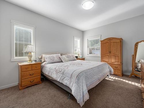 134-2920 Valleyview Drive, Kamloops, BC - Indoor Photo Showing Bedroom