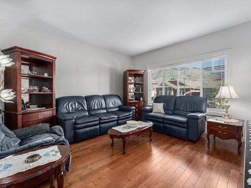 134-2920 Valleyview Drive, Kamloops, BC - Indoor Photo Showing Living Room