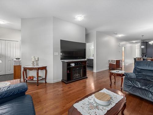 134-2920 Valleyview Drive, Kamloops, BC - Indoor Photo Showing Living Room