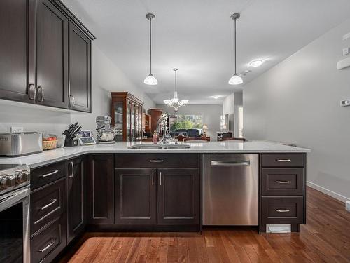 134-2920 Valleyview Drive, Kamloops, BC - Indoor Photo Showing Kitchen With Double Sink With Upgraded Kitchen