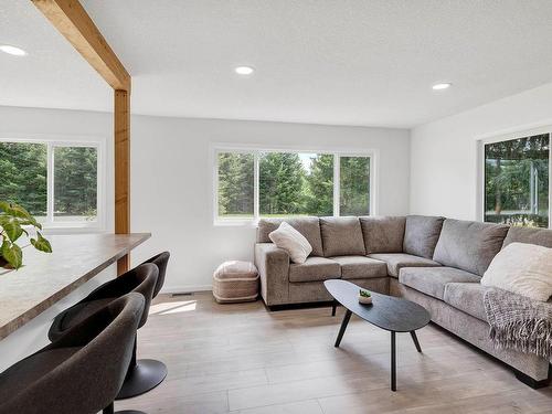 317 Archibald Road, Clearwater, BC - Indoor Photo Showing Living Room