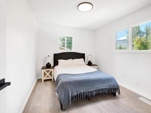 317 Archibald Road, Clearwater, BC - Indoor Photo Showing Bedroom