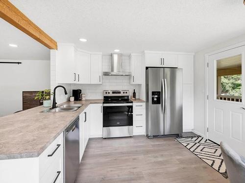 317 Archibald Road, Clearwater, BC - Indoor Photo Showing Kitchen With Double Sink