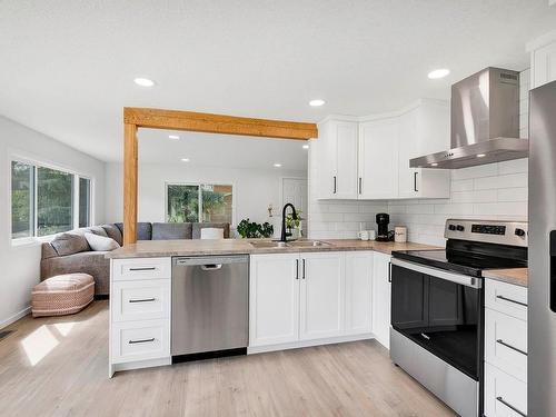 317 Archibald Road, Clearwater, BC - Indoor Photo Showing Kitchen With Upgraded Kitchen