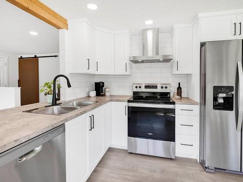 317 Archibald Road, Clearwater, BC - Indoor Photo Showing Kitchen With Double Sink With Upgraded Kitchen