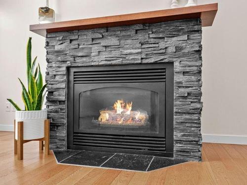 1269 Copperhead Drive, Kamloops, BC - Indoor Photo Showing Living Room With Fireplace