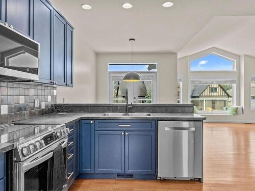 1269 Copperhead Drive, Kamloops, BC - Indoor Photo Showing Kitchen With Double Sink