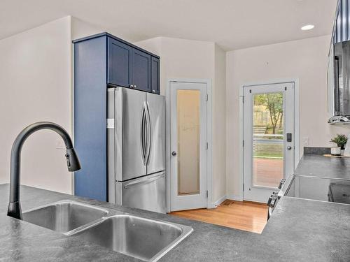 1269 Copperhead Drive, Kamloops, BC - Indoor Photo Showing Kitchen With Double Sink