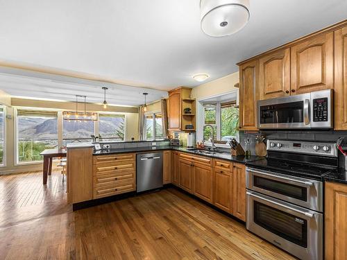 388 Mcgill Rd, Kamloops, BC - Indoor Photo Showing Kitchen