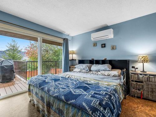 388 Mcgill Rd, Kamloops, BC - Indoor Photo Showing Kitchen With Double Sink