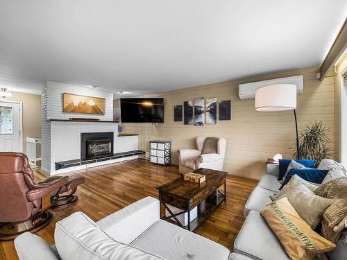 388 Mcgill Rd, Kamloops, BC - Indoor Photo Showing Living Room With Fireplace