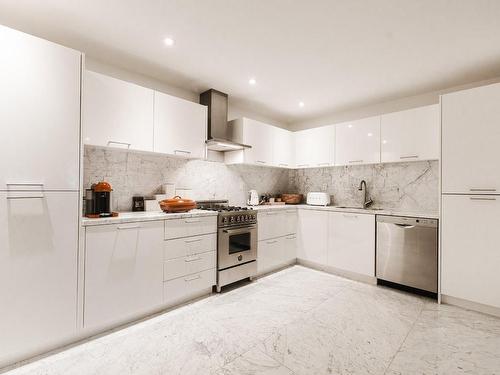 Kitchen - 680 Av. Victoria, Westmount, QC - Indoor Photo Showing Kitchen With Upgraded Kitchen